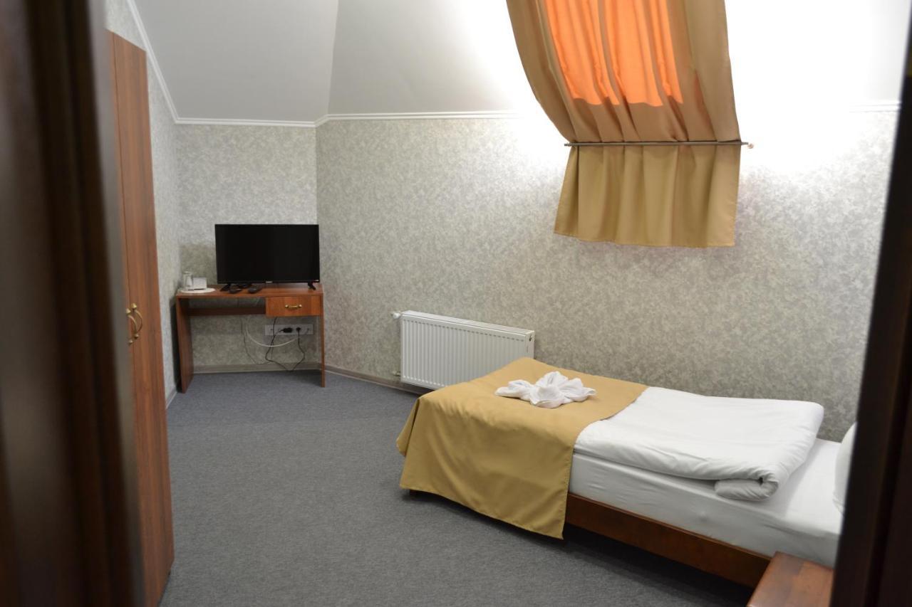 Три Сімки Hotel Vyshhorod Exterior photo